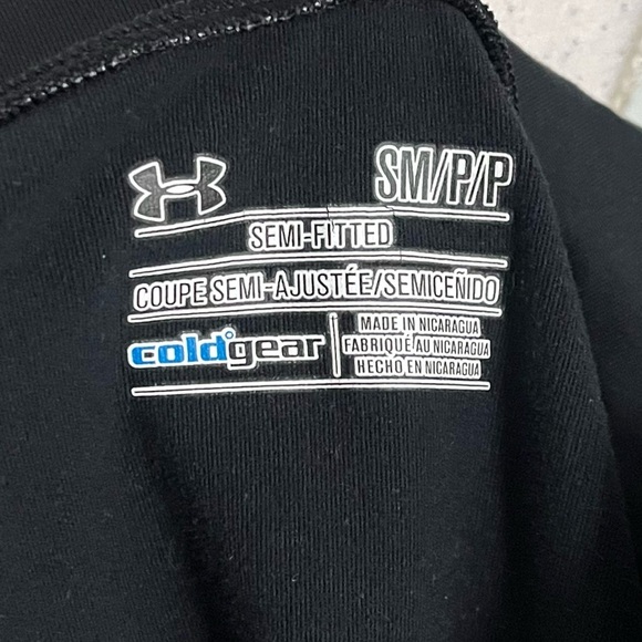 Under Armour • Women's Black and Pink Cold Gear Semi Fitted Top - Picture 4 of 4